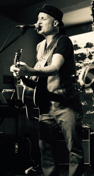 Lindsay at Blue Martini Jazz Cafe, Vancouver BC, 2017
