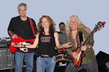 WBM_band_shot_800x533
