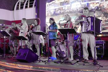 CATS_on_Lido_Deck_cruise_2014
