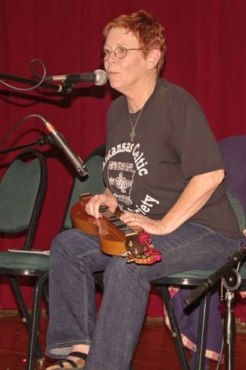 PerformingLinda3WEB

