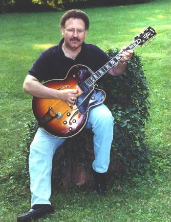 WWJ_with_Merle_Travis_Gibson_Super_400_CES_guitar
