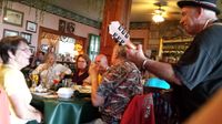 MARDIS Gras at the CROW