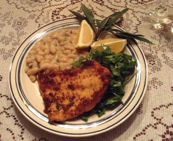 Putenschnitzel und Cannellini Beans mit Pumpkinseed Oil Salad
