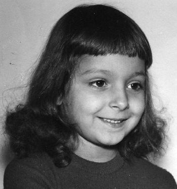 Nice bangs, Joyce.  Actually, nice DO altogether.  Poor sis. :)
