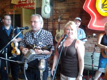 Amy Ames with Jean-Luc Leroux Playing at American Pickers
