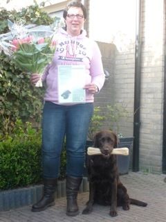 In de bloemetjes gezet! Ziva met bot en Jessa met C diploma 14/4 FRC Almen
