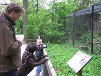 Max buiten het jachtseizoen: naar de dierentuin met Bram
