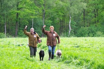 Hoera!! Femke en Nyka na de laatste proef met trotse voorjagers Sonja Bijl en Riet Butselaar.(foto's Bert Butselaar)
