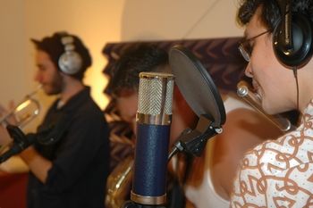 Harmonizing horns
