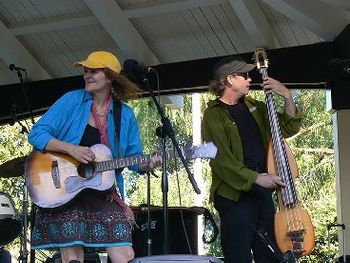 Allegra & Sam at Healdsburg Plaza, photo by Terry Baker
