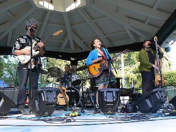 Steve, Rick, Allegra & Sam at Healdsburg Plaza, photo by Terry Baker
