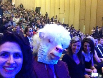 Isabelle Longnus au gala des prix TrilleOr avec son Agneau
