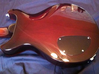The neck heel is ergonomically rounded, and the mahogany back features a subtle sunburst around the edge.
