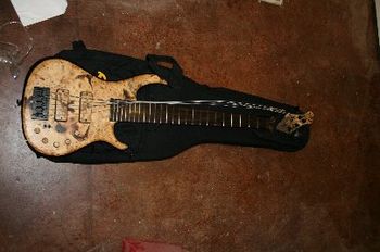 This high-end Pavel was victim to a shipping incident.
