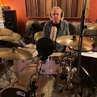 Gord Finley can play soft too at Bova Sound during Critical Misunderstandings On The Precipice sessions.
