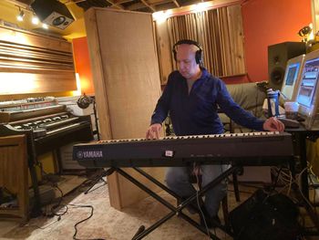 John Findlay playing Hammond organ, Critical Misunderstandings On The Precipice album sessions at Bova Sound!
