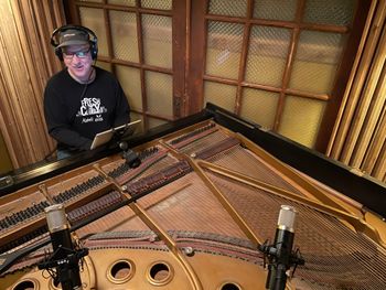 Nobody plays the piano like John Findlay, Critical Misunderstandings On The Precipice album sessions!
