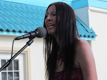 Tenderly Sharing the Gospel Message in Song
