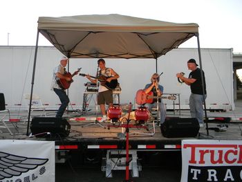 Terry, Steve Cohen, Doug Jones, and David Shumate jamming away. Awesome!!
