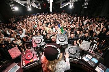 Awesome shots courstesy of RUKES.COM
