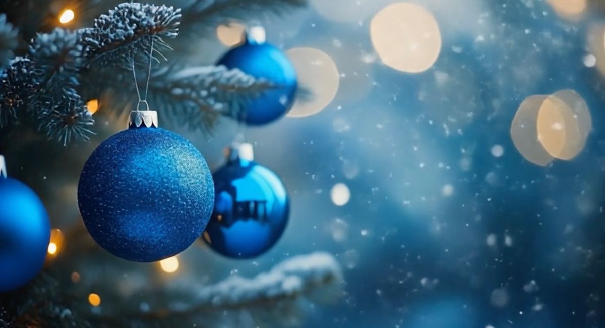 Snow, Trees and Baubles _ 4k _ AnnorStock _ AnnorStock Videoai