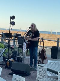 Cool Breeze of Rock at the Wyndham with Mark Dunn