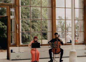 London Strings Duo.
