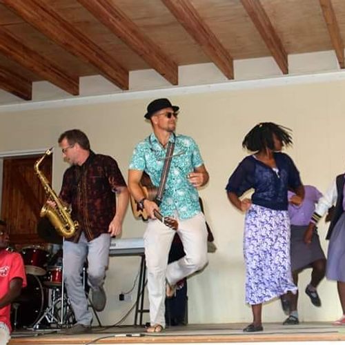 Image Kenny Gilmore singing at Malawi