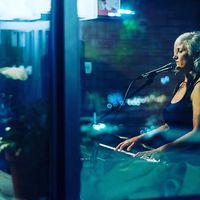 Thea Wren at Zenbarn