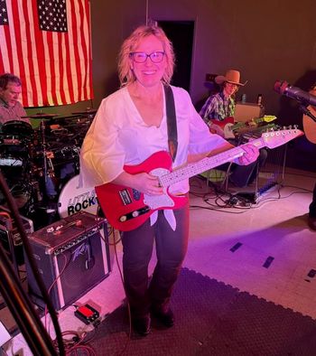 Stephanie Bell - Vocals, guitar
