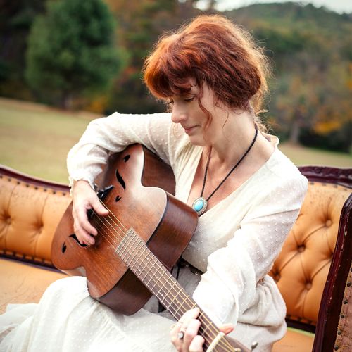 Promotional photo of American singer-songwriter Heather Richards performing bluegrass and Americana music.