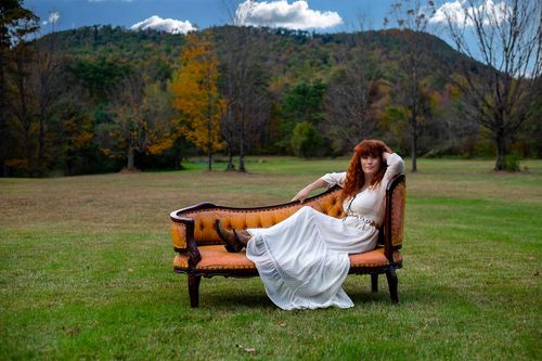 Promotional photo of American singer-songwriter Heather Richards performing bluegrass and Americana music