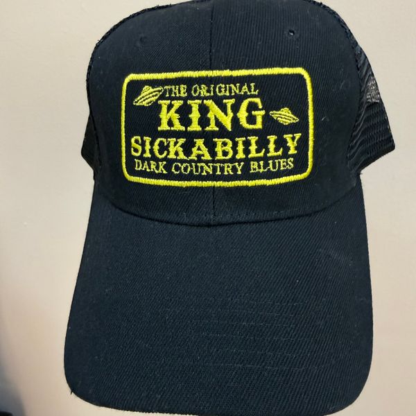 EMBROIDERED TRUCKER HAT