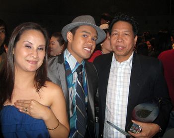 Zac with Vehnee Saturno & his wife
