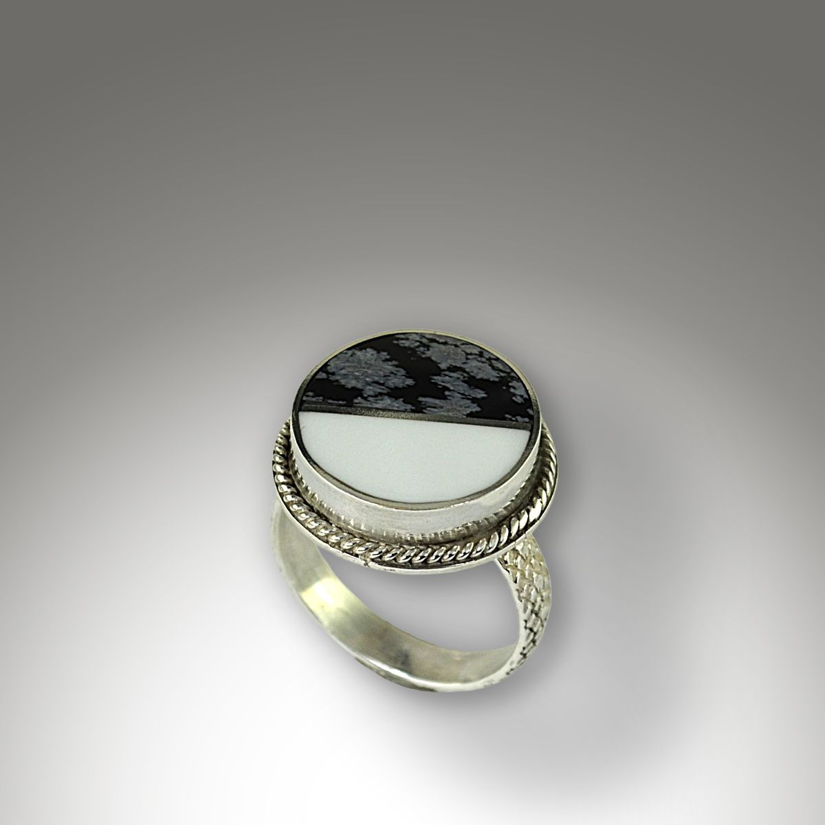 Obsidian & Pristine Sterling Silver Ring 