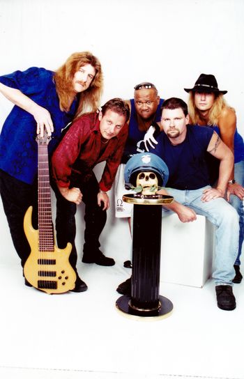 OMEGA TRAIN 2003 - photo Gary Darrar
