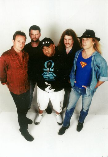 OMEGA TRAIN 2003 - photo: Gary Darrar
