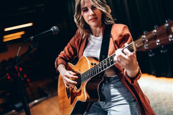 Photo by Hannah Who Media

