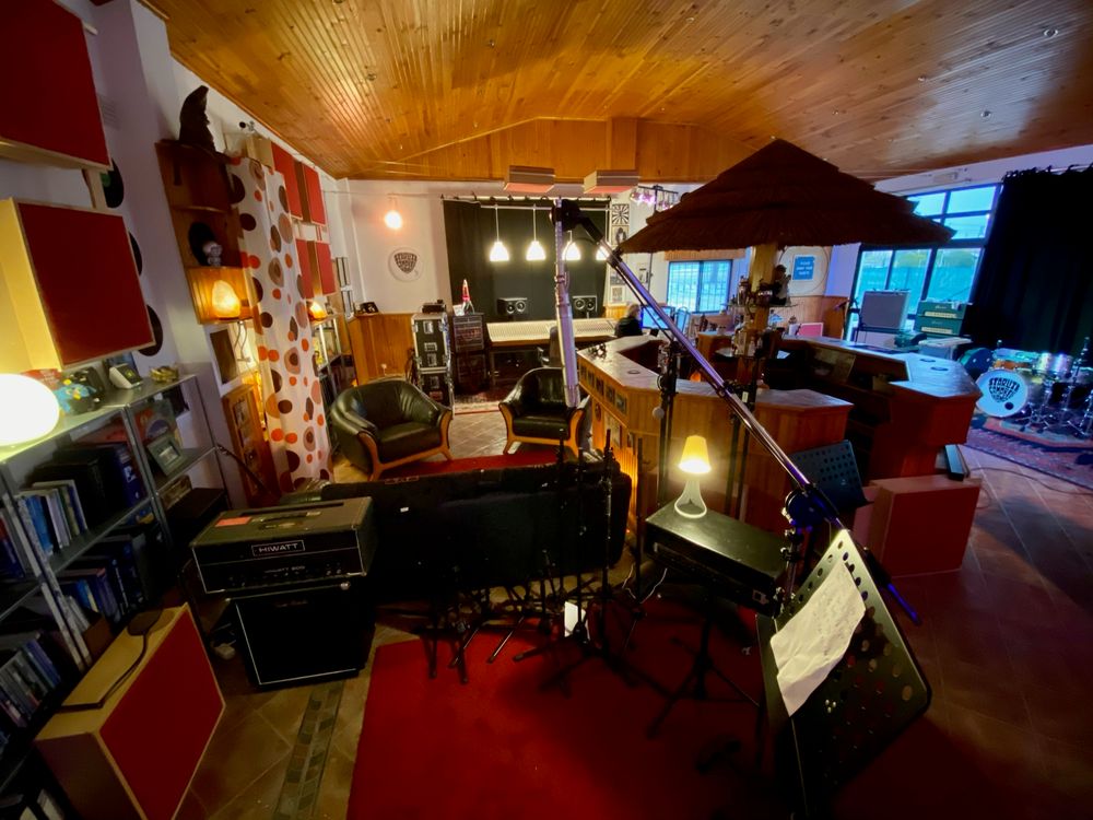 Flea 12 microphone in its natural setting at the Supertone Records recording studio, Lisbon, Portugal.