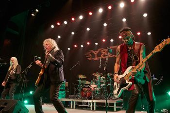 Aaron Leigh live with Y&T. Photo: Ángel Borges.
