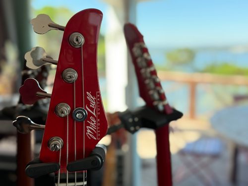MIke Lull Starlite T4 custom bass guitar at the Supertone Sonic Lab, Foz do Arelho. Portugal