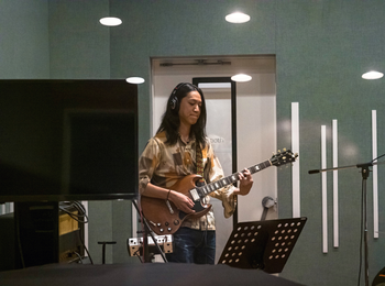 Band members recording blues tracks for Bluesaholic — 「Bluesaholic」のブルース楽曲を録音するバンドメンバー。Tomonori Sano 佐野智矩
