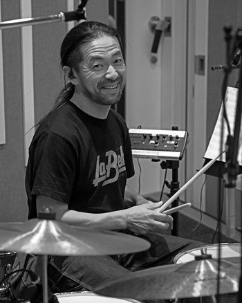 Band members recording blues tracks for Bluesaholic — 「Bluesaholic」のブルース楽曲を録音するバンドメンバー。Taro Takagi 高木太郎
