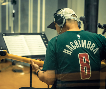Band members recording blues tracks for Bluesaholic — 「Bluesaholic」のブルース楽曲を録音するバンドメンバー。Ko Shimizu 清水興
