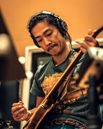 Band members recording blues tracks for Bluesaholic — 「Bluesaholic」のブルース楽曲を録音するバンドメンバー。Hiroshi Shinohara  篠原裕
