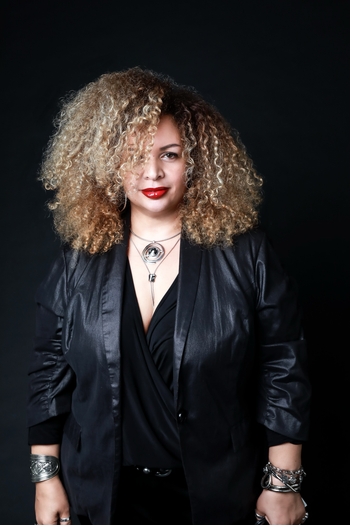 Davina Robinson – Blues, Soul, and Rock Singer promotional photo ダヴィーナ・ロビンソンのプロモーション写真
