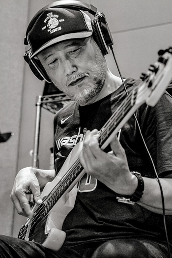Davina Robinson Recording sessions for the album Bluesaholic with band members in Osaka, Japan. Ko Shimizu
