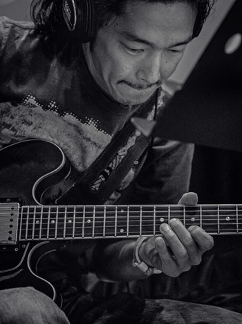 Band members recording blues tracks for Bluesaholic — 「Bluesaholic」のブルース楽曲を録音するバンドメンバー。Hiroshi Shinohara  篠原裕
