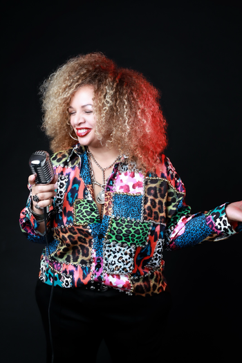Davina Robinson – Blues and Soul Singer in Japan
promotional photo ダヴィーナ・ロビンソンのプロモーション写真
