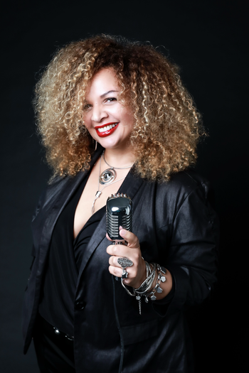 Davina Robinson – American Blues Singer in Japan promotional photo ダヴィーナ・ロビンソンのプロモーション写真
